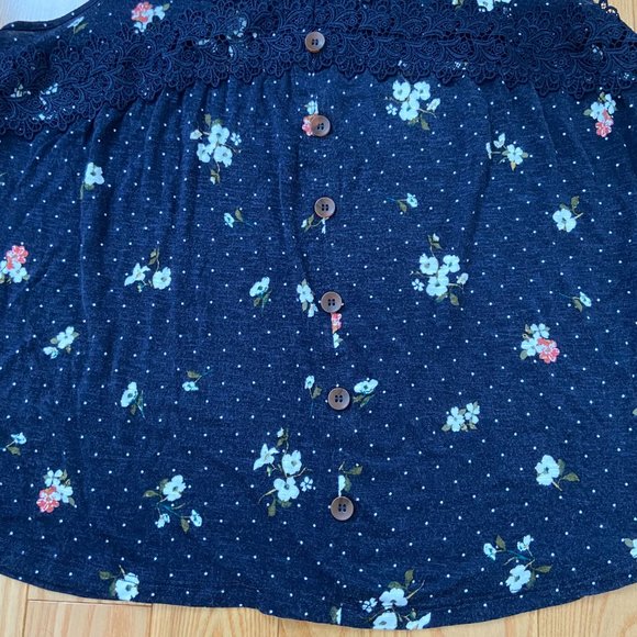 Maurices Floral Button Up Crochet Trim Tank Top Size Large - Picture 5 of 10